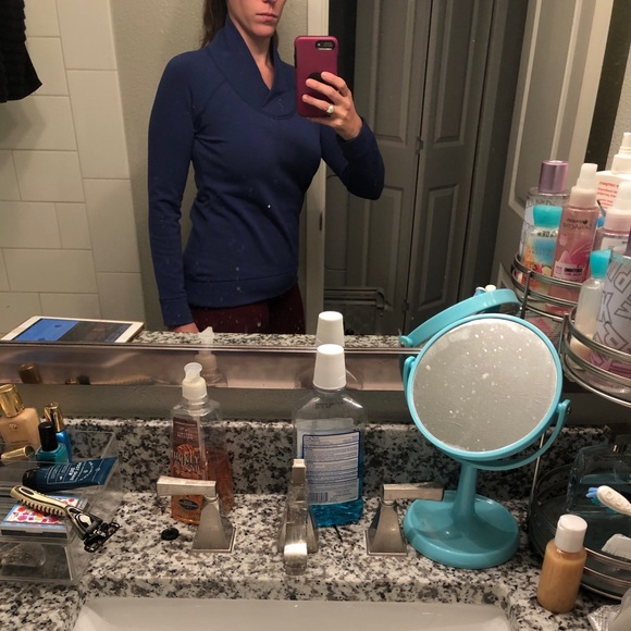 NEW A🙏🏻🔥🌈ATHLETA sweat top - Picture 2 of 8